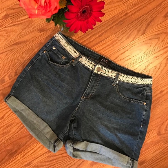 Earl Jeans Pants - Earl Crochet Trim Denim Shorts